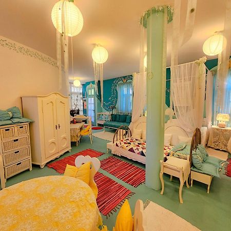 Feher Tulipan Apartman Hotell Debrecen Eksteriør bilde