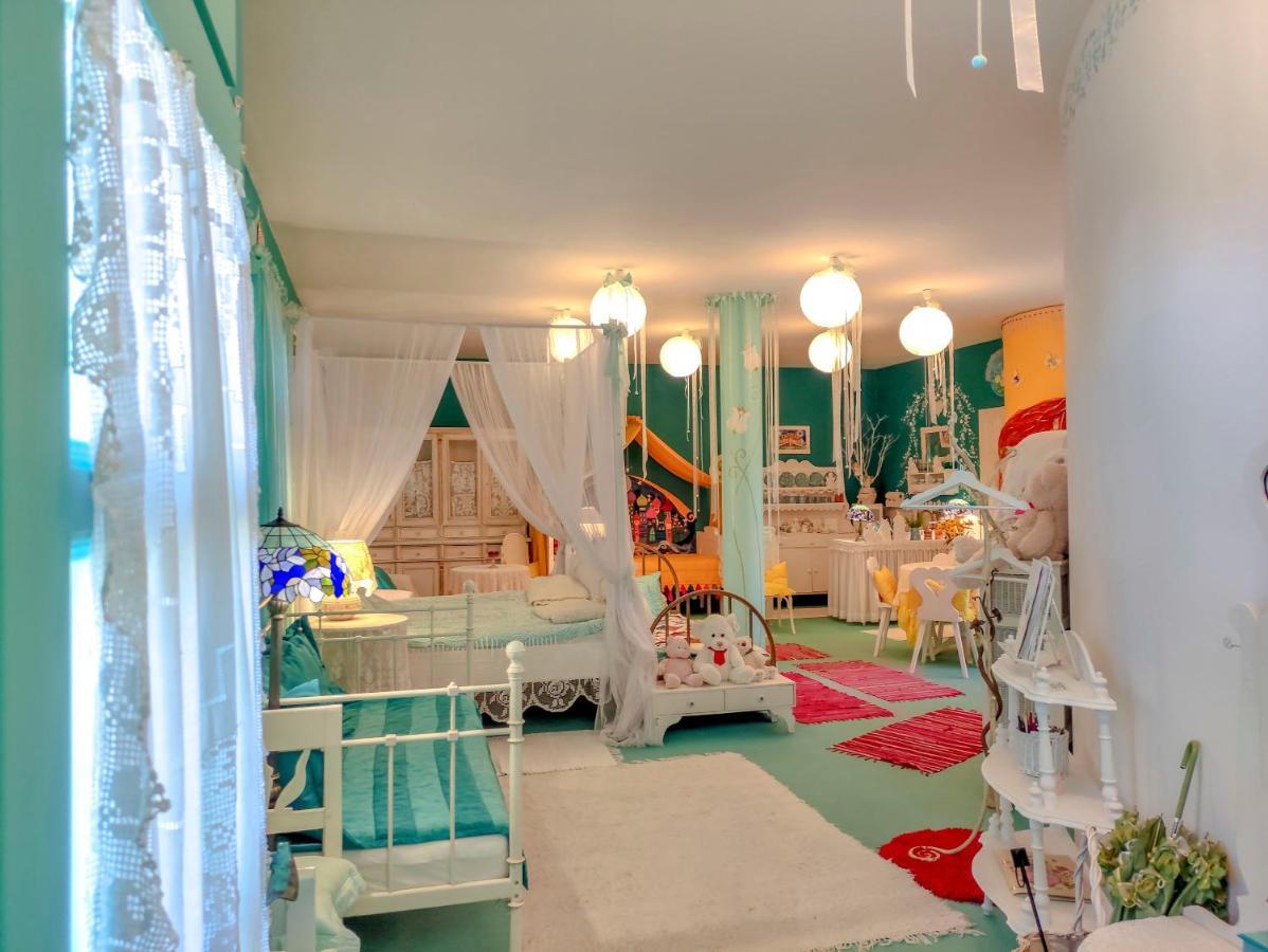 Feher Tulipan Apartman Hotell Debrecen Eksteriør bilde