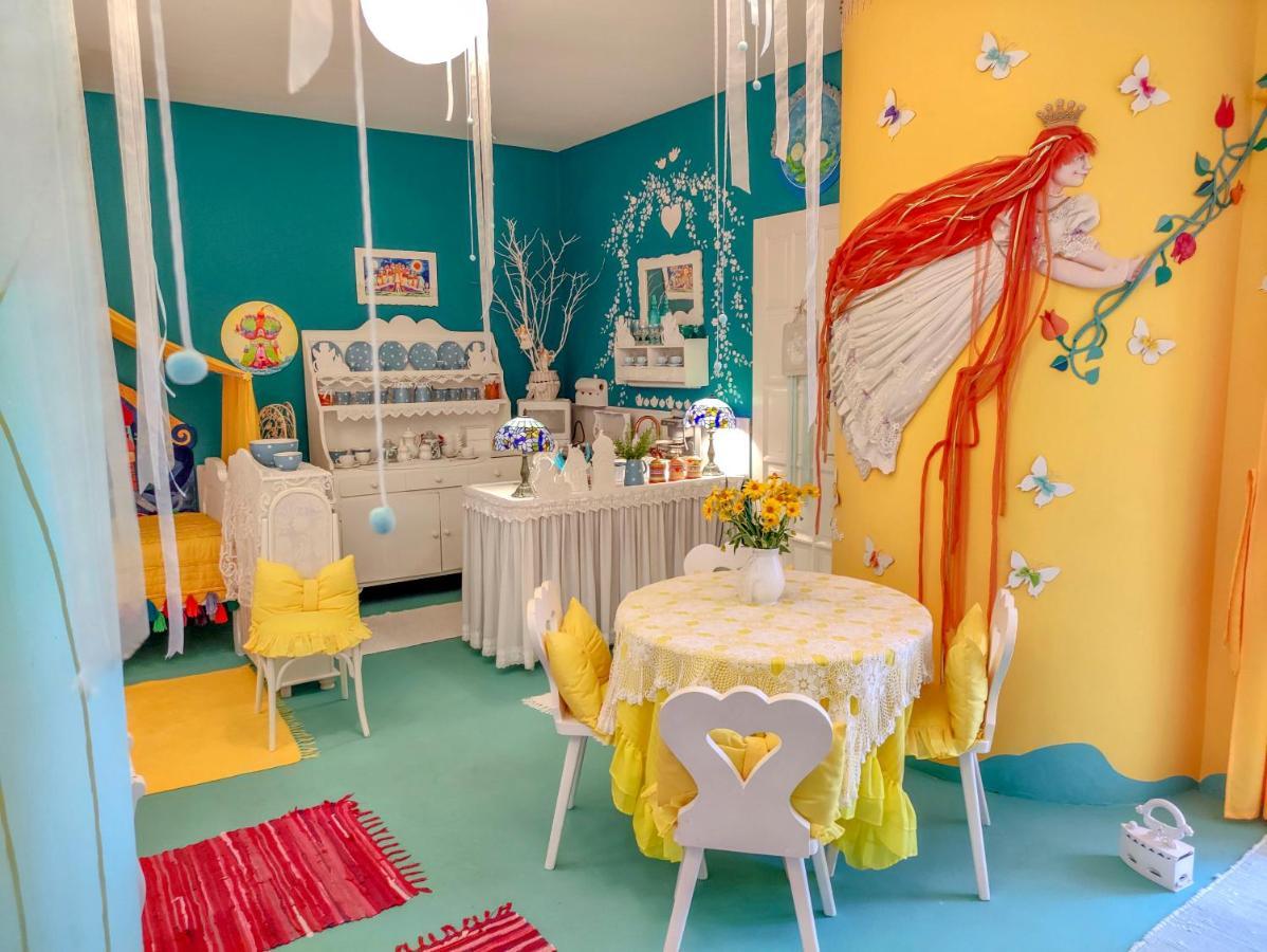 Feher Tulipan Apartman Hotell Debrecen Eksteriør bilde