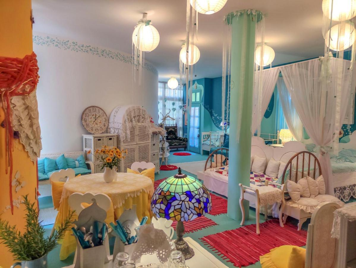 Feher Tulipan Apartman Hotell Debrecen Eksteriør bilde